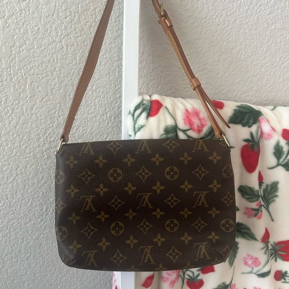 Louis Vuitton Monogram Musette Tango Bag - Picture 3 of 16